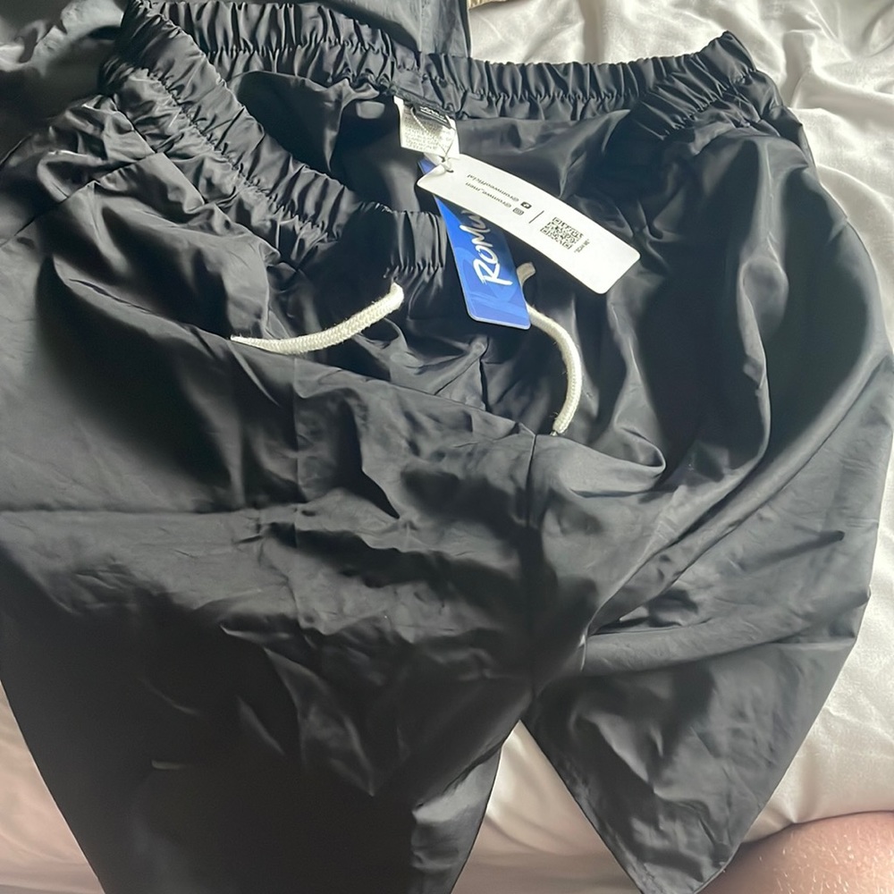 Black romwe nylon shorts brand new size xl